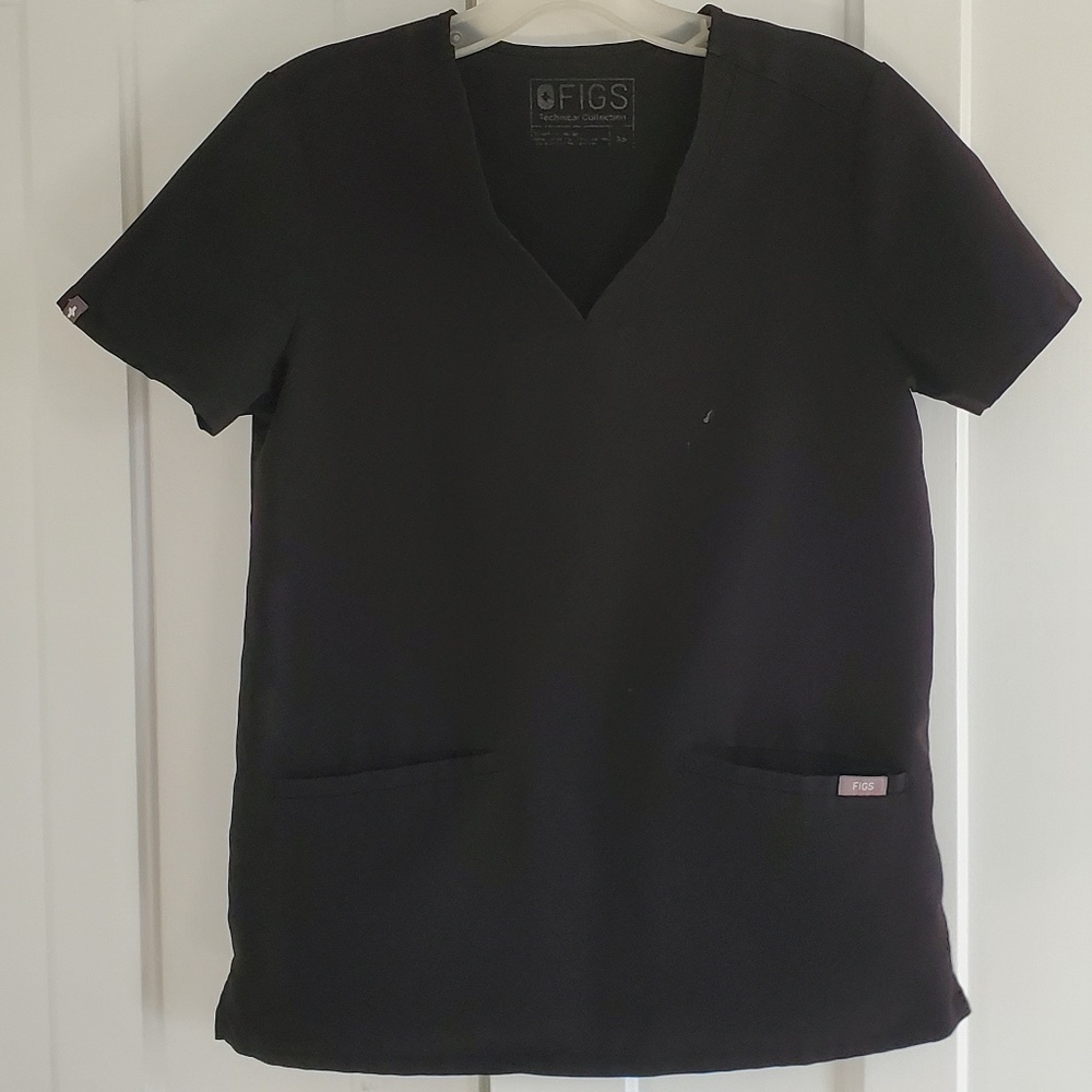 FIGS Casma three pocket scrub top